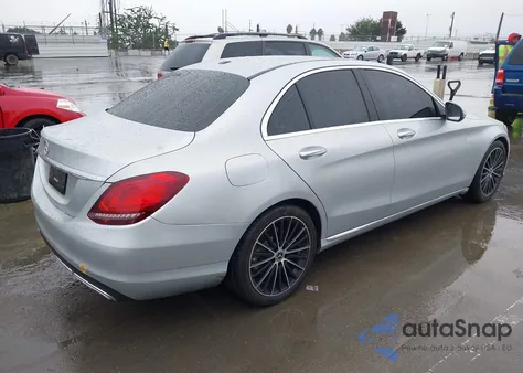 2020 Mercedes-Benz C 300 z USA, uszkodzony, nr VIN 55SWF8DB5LU328800